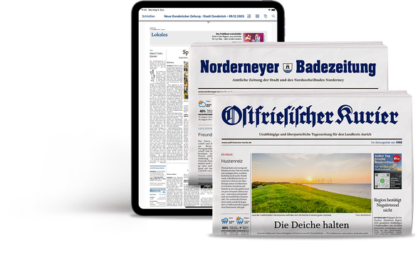 Tablet mit einer Artikelseite und eine Zeitungsrolle des Ostfriesischen Kuriers